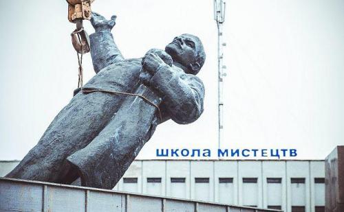 Demontage eines Lenindenkmals