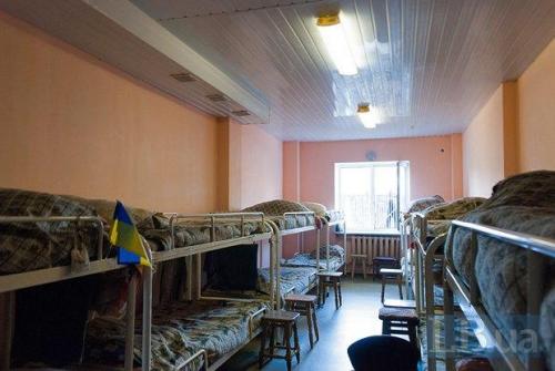 Schlafraum im Obdachlosenasyl in Kiew