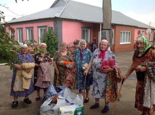 Spenden für alte Menschen im Donbass