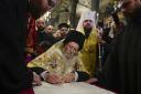 Unterzeichnung des Tomos durch Patriarch Bartholomaios I in Istanbul