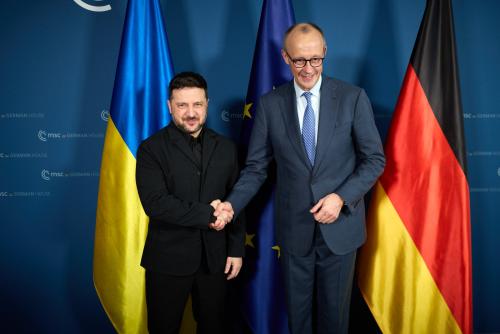 Der ukrainische Präsident Wolodymyr Selenskyj und Bundeskanzler Friedrich Merz bei der Münchner Sicherheitskonferenz 2026