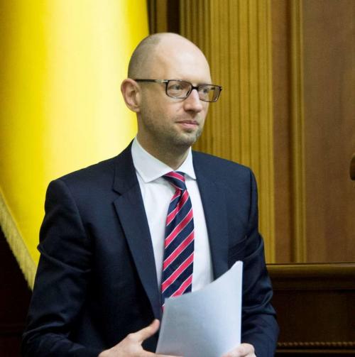 Arsenij Jazenjuk in der Rada bei seinem Rechenschaftsbericht