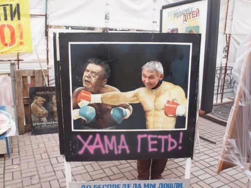 Jeder darf Janukowytsch mal schlagen ...