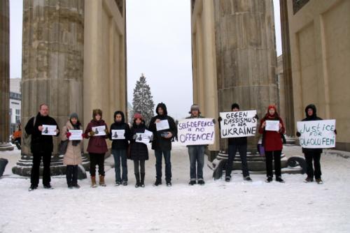 Demonstration vor dem Brandenburger Tor für Olaolu Femi