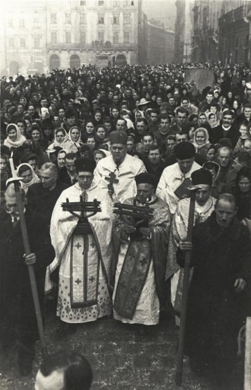 Segnung auf dem Marktplatz in Lwiw am 19. Januar 1946