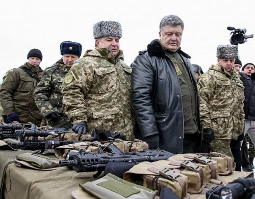 Waffeninspektion durch Präsident Pjotr Poroschenko