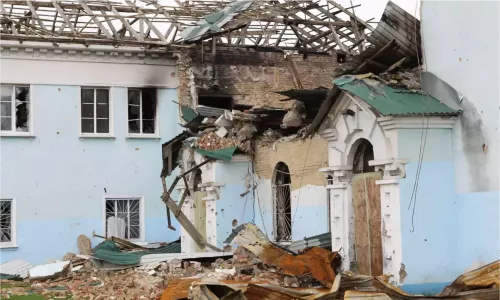 zerstörtes Kulturhaus in Irpin